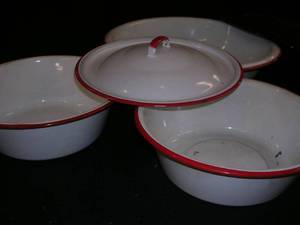 lot 34 image: ENAMEL BOWLS AND LID