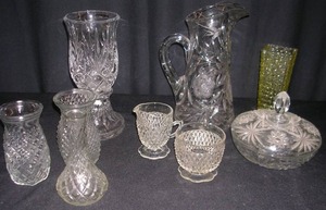 lot 38 image: VINTAGE GLASS WARE