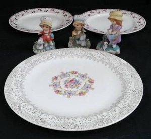 lot 43 image: VINTAGE PORCELAIN FIGURINES VINTAGE PLATES