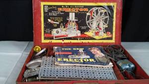 lot 69 image: LARGER VINTAGE ERECTOR SET