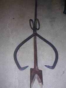 lot 78 image: ICE FISHING TOOLS