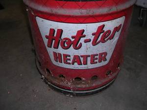 lot 80 image: VINTAGE HOT-TER HEATER AND ICE CHIZZLE