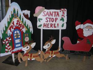 lot 86 image: VINTAGE WOODEN CHRISTMAS YARD DECORATIONS