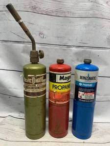 lot 25 image: Lot of 3 Propane Bottles & Torch Head