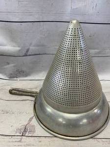 lot 40 image: Vintage Aluminum Sieve 9 Tall