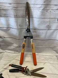 lot 55 image: Lot of 2 Manual Clippers