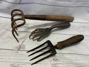 lot 57 image: Lot of 3 Antique Tined Tools
