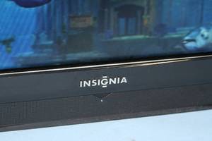 lot 14 image: Insignia 47 Class 1080p Widescreen 60Hz LCD HDTV Television TV Model NS-LCD47HD-09