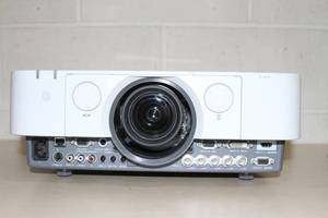 lot 18 image: Sony VPL-FH30 WUXGA Ultra HD 4300 ANSI Conference Room Projector  Projection System