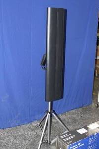lot 28 image: Duet Ultra Portable ELPSC80 80 Tripod Projector  Video Projection Screen