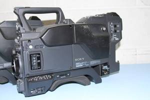 lot 62 image: Lot of 3 Sony Professional Widescreen DXC-Series Video Camera & Triax Adapters