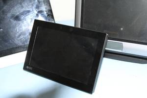 lot 90 image: Lot of Miscellaneous AMX Touch Screen Touchscreen Control Units & Wall Control