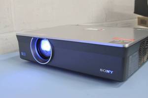 lot 101 image: Sony VPL-CX125 XGA Conference  Home Theater 3000 Lumen 3LCD Projector System