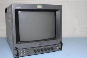 lot 122 image: Sony PVM-8041Q Portable Color CRT Video Monitor - Retro - Great for Old School Gaming