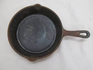 Cast iron pan