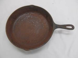 Cast iron pan