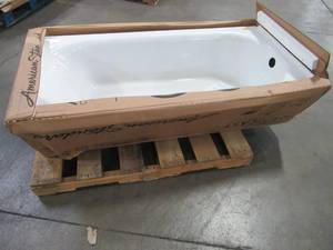 lot 307 image: American Standard Princeton Recess 5 ft. Left Drain Bathtub in White, 2390LH.020.