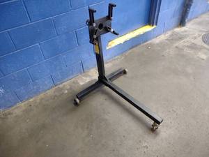 lot 14 image: Champion Engine Stand, 750 lb. Capa...