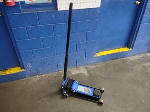 lot 17 image: K-Tool XD 3 13 Ton Floor Jack...