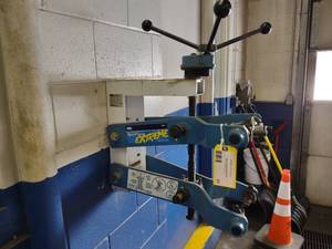 lot 23 image: OTC Strut Tamer # 6591 Strut Compre...