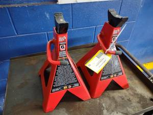 lot 52 image: Torin Big Red 6 Ton Jack Stands, Ne...