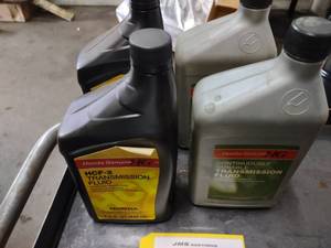 lot 96 image: (4) Quarts Honda ATF...
