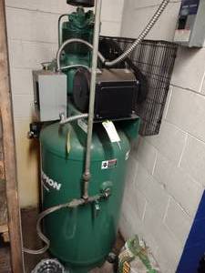 lot 6 image: Champion Advantage Air Compressor, ...