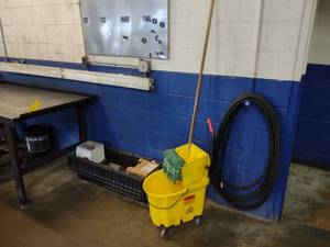 lot 132 image: Rubbermaid Mop Bucket & Mop...