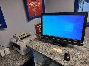lot 137 image: HP Compaq Elite 8300 ComputerMonit...