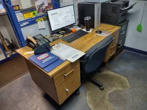 lot 138 image: Desk Credenza & Chair...