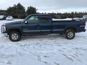 lot 3 image: 2001 Chevy Silverado 2500HD LS 4x4