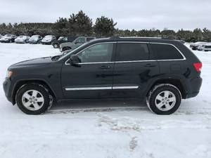 lot 3 image: 2011 Jeep Grand Cherokee Laredo 4x4