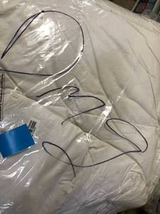 lot 27 image: LaCrosse Light Warmth White Queen Down Comforter, C3F3-Q-WHITE, NEW