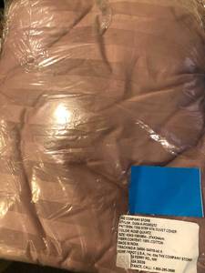 lot 60 image: Classic Stripe  Rose Solid Sateen King Duvet Cover, DU04-K-ROSEQTZ, NEW
