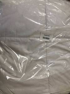 lot 97 image: White Bay Light Warmth White Oversized Queen Down Comforter, C2X7-Q-WHITE, NEW
