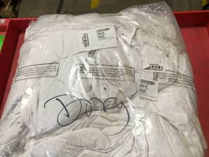 lot 101 image: Luxury Royal Baffled Medium Warmth White Queen Goose Down Comforter, C2T4-Q-WHITE, NEW