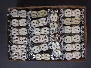 lot 43 image: Flat of Outlets