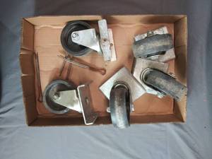 lot 75 image: 5 Caster Wheels
