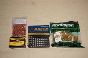 lot 42 image: .357 and .38 Reloading Components and a Partial Box