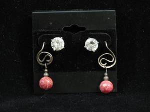 lot 143 image: 2 Sets of Earrings