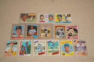 lot 190 image: Baseball Cards - Lolich, Clemente, Sutter
