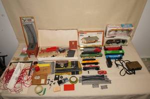 lot 262 image: Electric Train Set Components