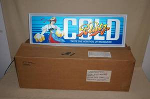 lot 285 image: Vintage Lighted Blatz Beer Sign