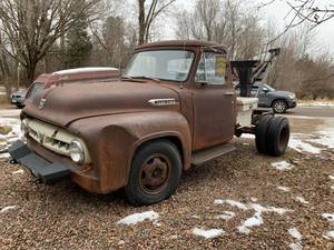 lot 2 image: 1953 Ford F-350 Wrecker Truck