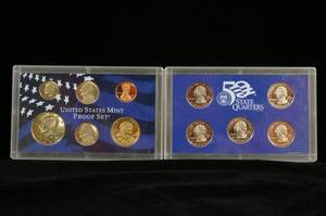 lot 123 image: 2004 US Mint Proof Set with State Quarters