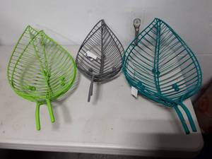 lot 14 image: 6-IndoorOutdoor Baskets-New With Tags