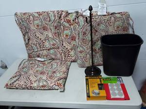 lot 18 image: Patio Chair Seat Pads & Misc.