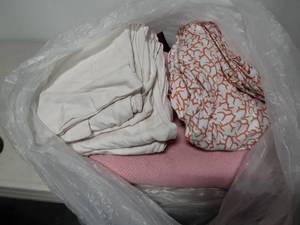 lot 20 image: Queen Size Sheets, Blanket, Pillow Cases
