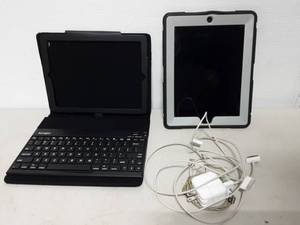 lot 23 image: iPad (Works) & Accessories