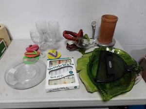 lot 33 image: Placemats, Serving Tray, Wine Glasses, Swizzle Sticks, More